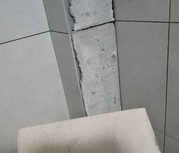 海北瓷砖空鼓维修公司分享下厨房瓷砖脱落的补救措施。